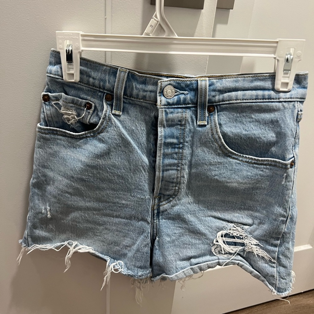 Levi’s Ribcage shorts, size 27